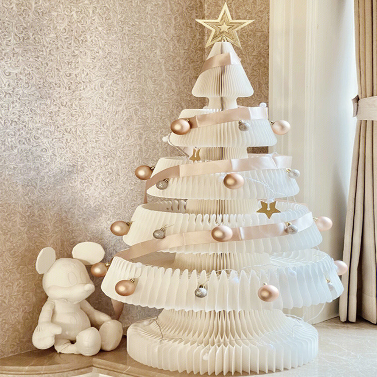 Decorate Christmas Decorations With Ornaments 1 Decorate Christmas Decorations With Ornaments