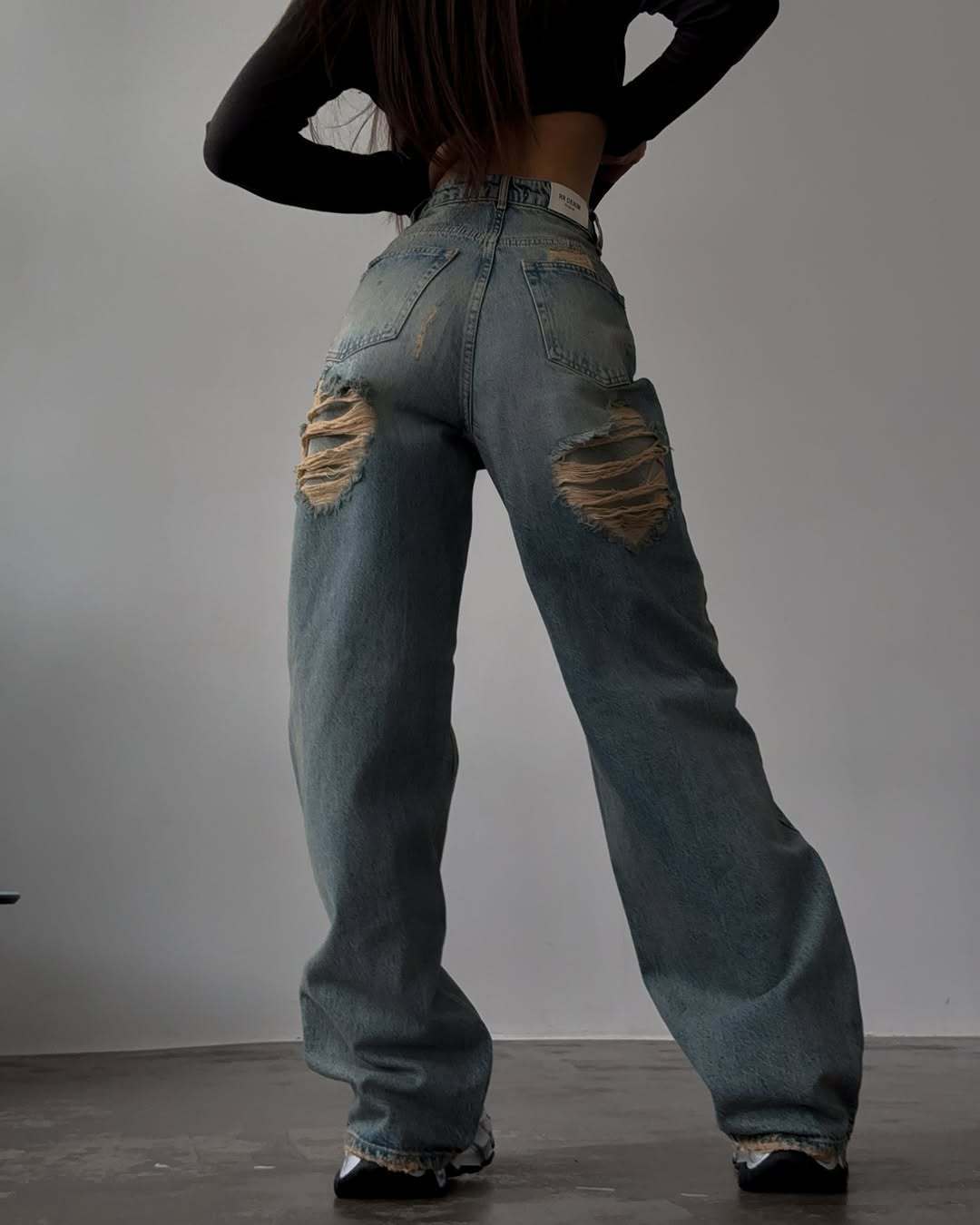 Retro Spicy High Waist Straight Mop Back Ripped Design Jeans - Image 3